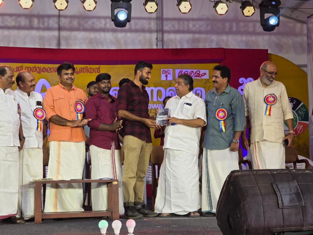 സാൻ മാവിലയുടെ ‘മാർജാരസരസൻ’ കവിതാസമാഹാരം സാംസ്കാരിക മന്ത്രി സജി ചെറിയാൻ പ്രകാശനം നിർവ്വഹിച്ചു