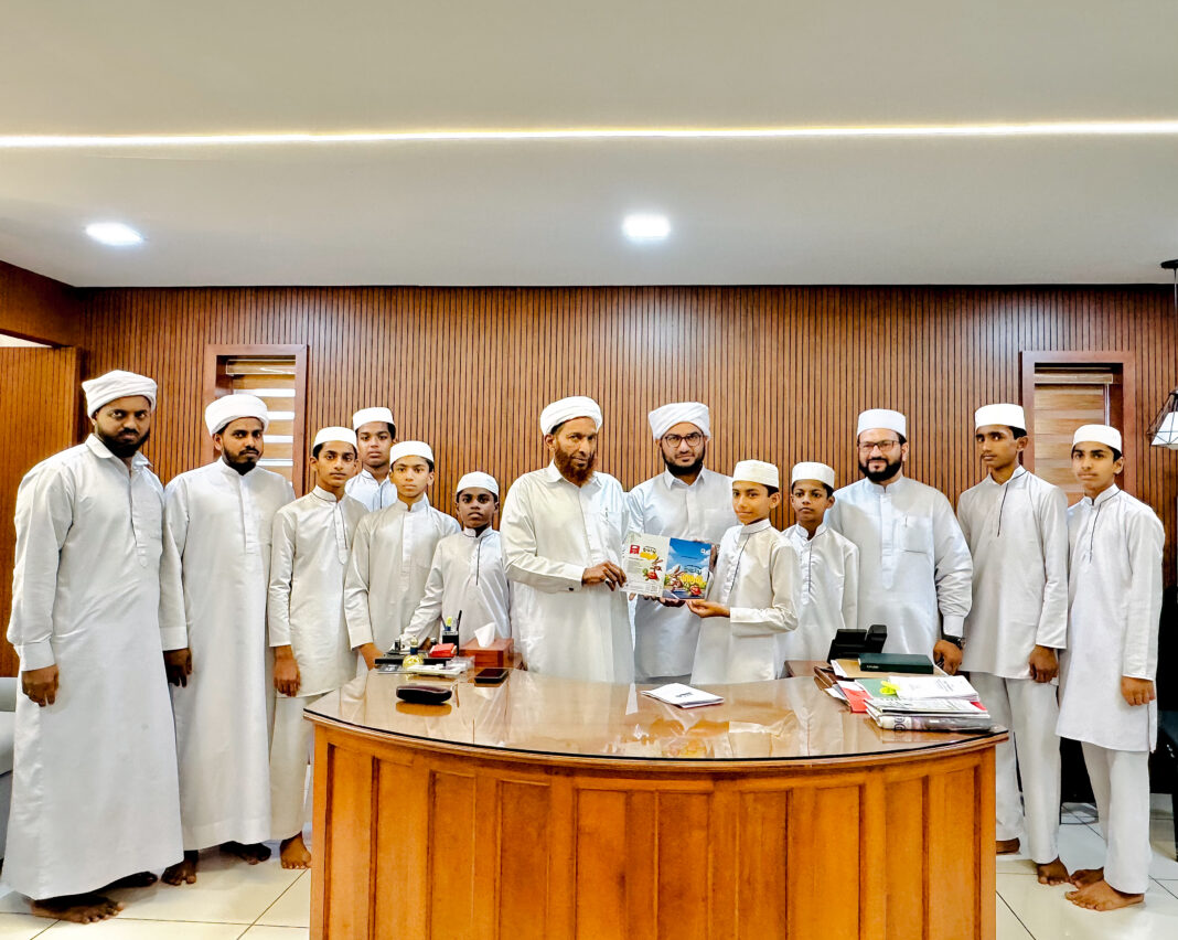 മർകസ് റൈഹാൻവാലി വിദ്യാർഥിയുടെ കഥാസമാഹാരംകവർ പ്രകാശനം ചെയ്തു