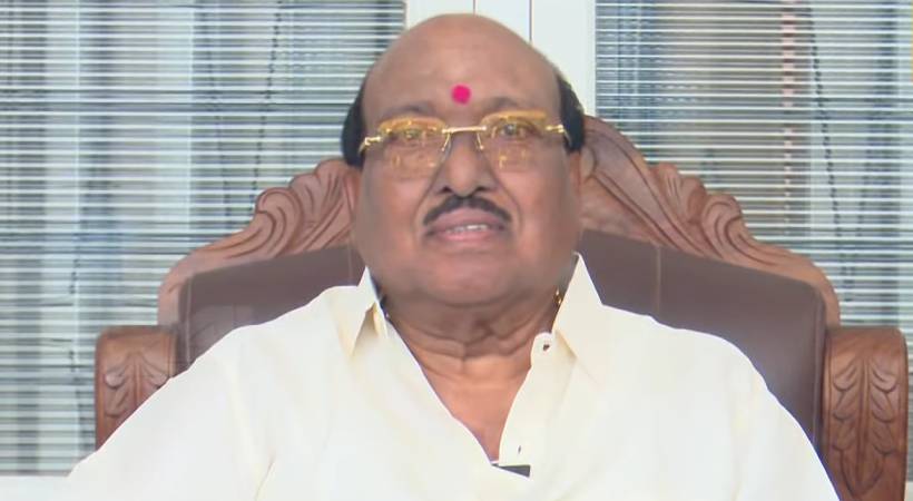 വെള്ളാപ്പള്ളിക്ക് തിരിച്ചടി; എസ്എന്ഡിപി ഭാരവാഹികളുടെ അയോഗ്യത തുടരും; ഹര്ജി തിങ്കളാഴ്ചത്തേക്ക്