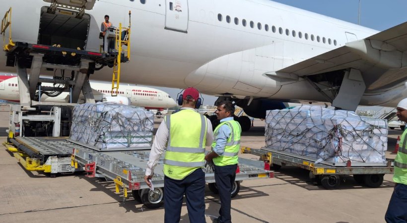 ഭക്ഷ്യ സുരക്ഷ ഉറപ്പാക്കാന് കുവൈറ്റിലേക്ക് പ്രത്യേക വിമാനങ്ങളില് ഭക്ഷ്യോല്പ്പന്നങ്ങള് എത്തിച്ച് ലുലു ഗ്രൂപ്പ്