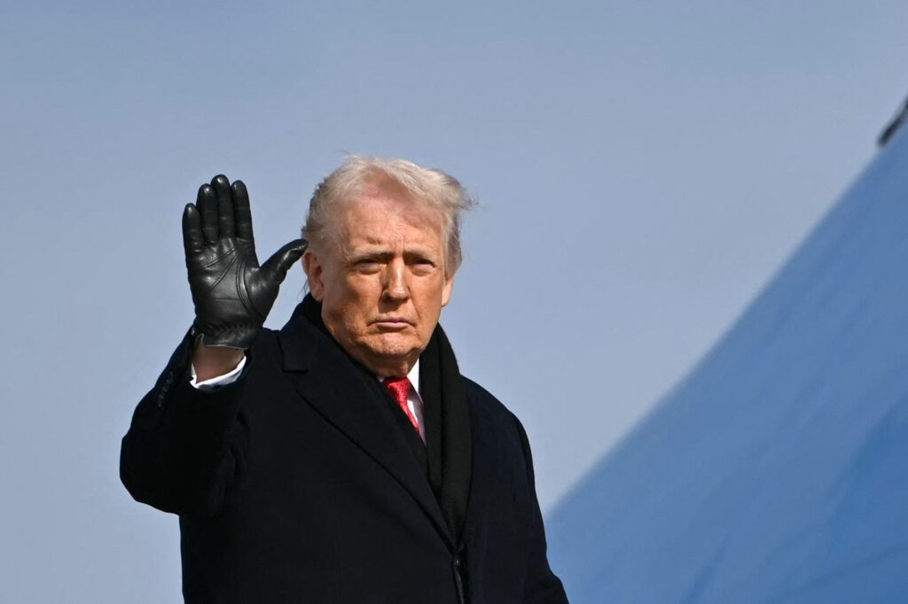 വിമാനത്താവളങ്ങളിൽ ഐസ് ഏജന്റുമാരെ വിന്യസിക്കുമെന്ന് ട്രംപിന്റെ ഭീഷണി; അമേരിക്കയിൽ രാഷ്ട്രീയ പ്രതിസന്ധി രൂക്ഷം