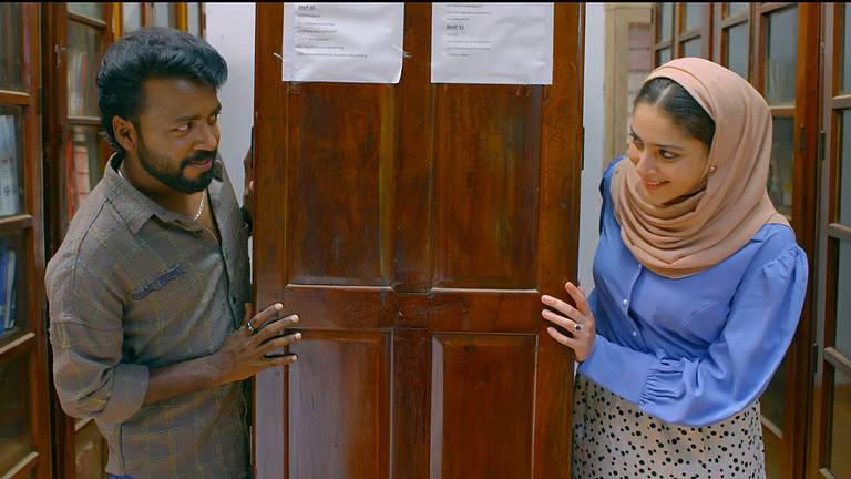 ‘ഇത്തിരിപ്പോന്നൊരു പിച്ചകപ്പൂവുപോൽ’; ‘ഭീഷ്മരി’ലെ ആദ്യ വീഡിയോ ഗാനം പ്രേക്ഷകരിലേക്ക്