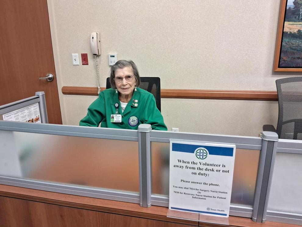 സേവനത്തിന്റെ 27 വർഷങ്ങൾ; 95-ാം വയസ്സിലും വിരമിക്കാതെ അഞ്ജനല്ലെ റിസ്ലി