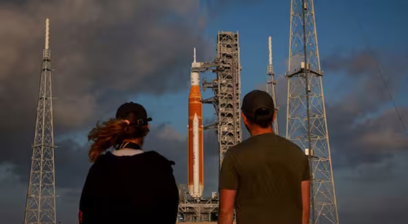 നാസയുടെ ആര്ട്ടെമിസ്-ടു ദൗത്യം നാളെ; ദൗത്യം അരനൂറ്റാണ്ടിനുശേഷം മനുഷ്യനെ വീണ്ടും ചന്ദ്രന്റെ ഭ്രമണപഥത്തില് എത്തിക്കാന്