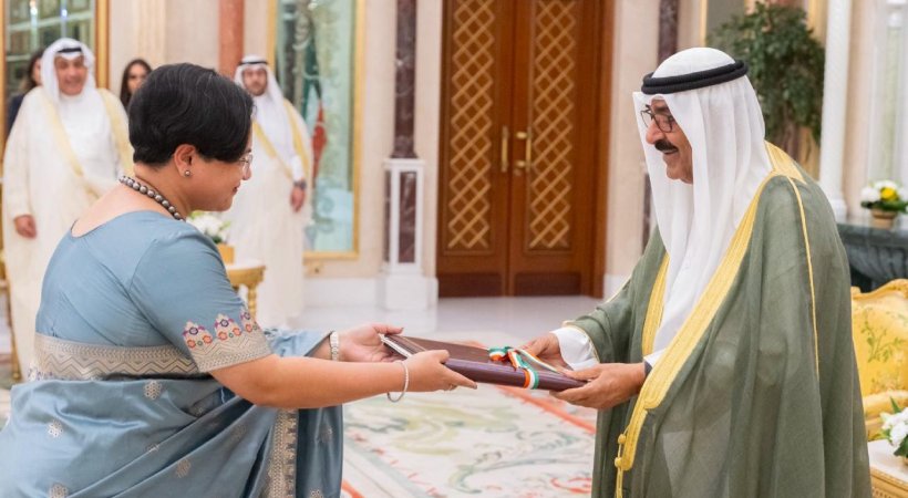 ചരിത്രം കുറിച്ച് പരമിത ത്രിപാഠി; കുവൈറ്റിലെ ആദ്യ വനിതാ ഇന്ത്യന് സ്ഥാനപതിയായി ചുമതലയേറ്റു