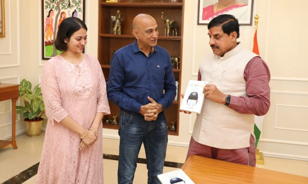 മൈതാനത്തെ തന്ത്രങ്ങൾ ഇനി പുരാതന ജ്ഞാനത്തിന്റെ കരുത്തിൽ; കേരള ക്രിക്കറ്റിന്റെ വിജയഗാഥയുമായി അമയ് ഖുറാസിയയുടെ പുസ്തകം പ്രകാശനം ചെയ്തു