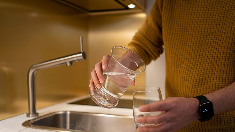 അമിതമായാൽ കുടിവെള്ളവും ആപത്തോ? എന്താണ് വാട്ടർ ഇൻടോക്സിക്കേഷൻ