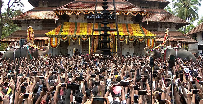 “ഗഡ്യേ… ഇനി അടുത്ത വർഷം കാണാ!”; തൃശൂർ പൂരത്തിന് കൊടിയിറങ്ങി