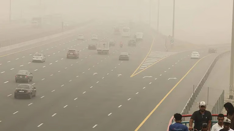 ചൂട് 44 ഡിഗ്രി വരെ ഉയർന്നേക്കും, ഒപ്പം പൊടിക്കാറ്റും; യുഎഇയിലെ ഈയാഴ്ചത്തെ കാലാവസ്ഥ