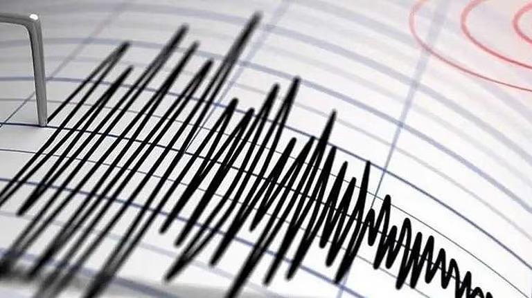 ജപ്പാനില് വന് ഭൂചലനം; തീവ്രത 7.4, സുനാമി മുന്നറിയിപ്പ്