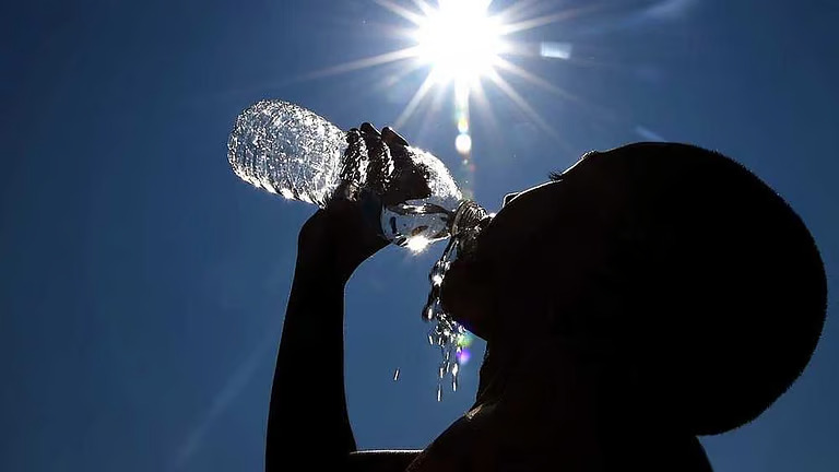 കത്തുന്ന ചൂട്..! ഏപ്രിൽ 15 വരെ ഉയർന്ന താപനില മുന്നറിയിപ്പ്; 12 ജില്ലകളിൽ യെല്ലോ അലേർട്ട്