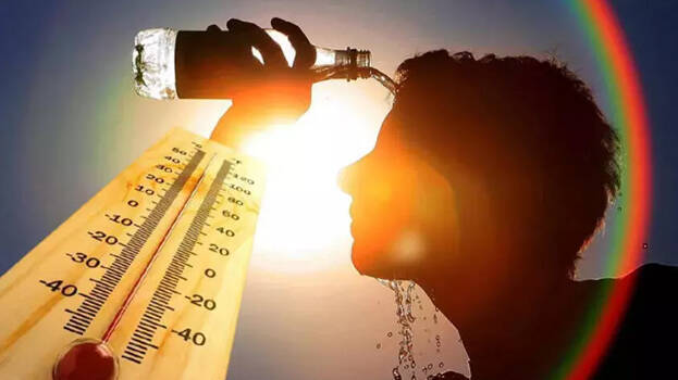 കനത്ത ചൂടിൽ വെന്തുരുകി കേരളം, താപനില മുന്നറിയിപ്പ് പുതുക്കി; 12 ജില്ലകളിൽ ഉയർന്ന താപനില മുന്നറിയിപ്പ്
