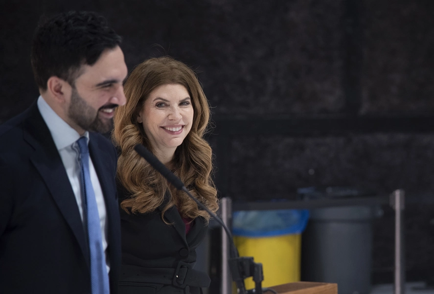 ന്യൂയോർക്ക് മേയറും സ്പീക്കറും തമ്മിൽ പോര് മുറുകുന്നു