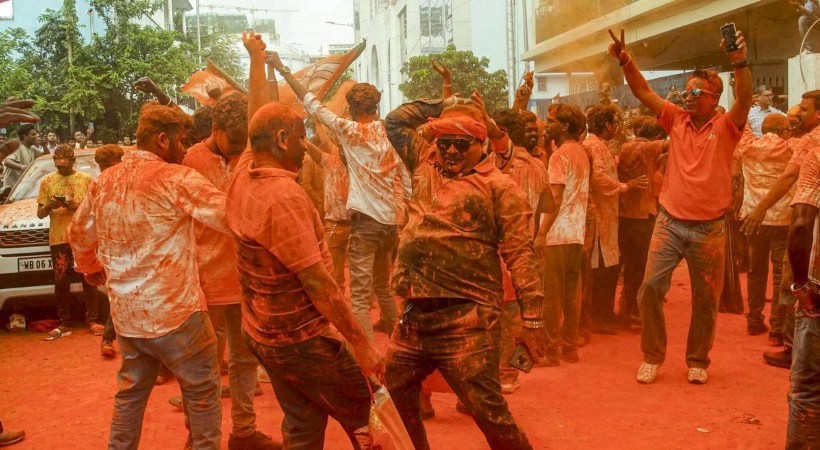ബംഗാളില് ബിജെപി സര്ക്കാര് രൂപീകരണത്തിലേക്ക് അതിവേഗം കടക്കും; ആരാകും മുഖ്യമന്ത്രി എന്നതില് ആകാംഷ