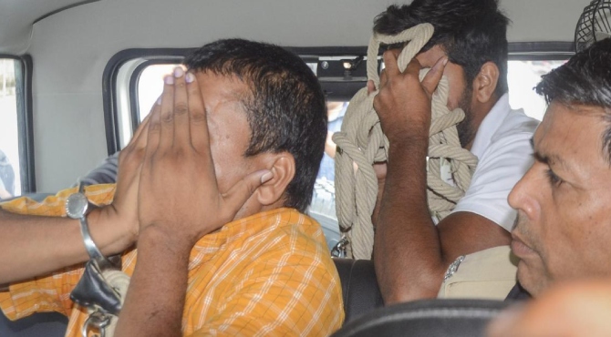 നീറ്റ് പരീക്ഷ ക്രമക്കേട്; അറസ്റ്റിലായ ബിവാൽ സഹോദരങ്ങൾ നേരത്തെയും ചോദ്യപേപ്പർ ചോർത്തി?, കഴിഞ്ഞവർഷം നീറ്റ് പാസായത് കുടുംബത്തിലെ 4 പേർ