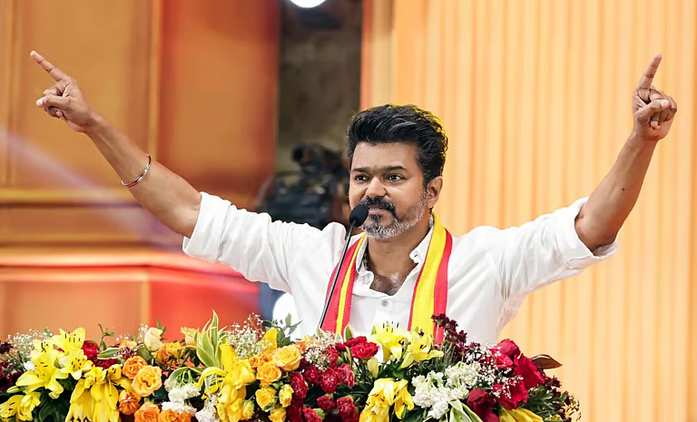 “മുടി ചൂടാ മന്നൻ”; തമിഴകത്ത് വെന്നിക്കൊടി പാറിച്ച് വിജയ്