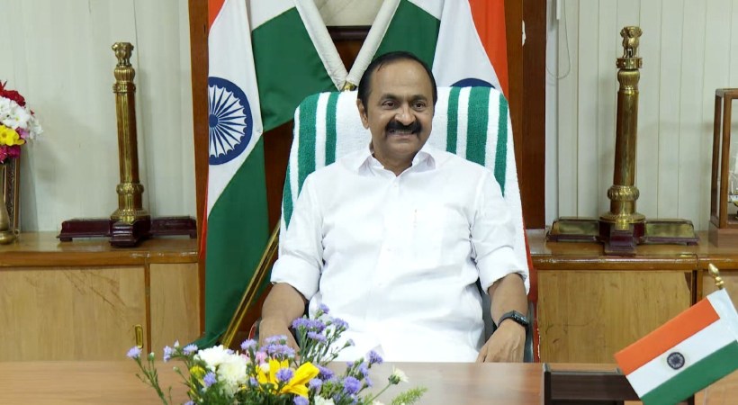 സര്ക്കാരിന്റെ സാമ്പത്തിക സ്ഥിതിയെക്കുറിച്ച് ധവളപത്രം തയാറാക്കാന് നാലംഗ സമിതി; മുന് ചീഫ് സെക്രട്ടറി കെ.എം.ചന്ദ്രശേഖര് അധ്യക്ഷന്
